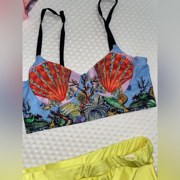 Two peice - Picture 3 of 3